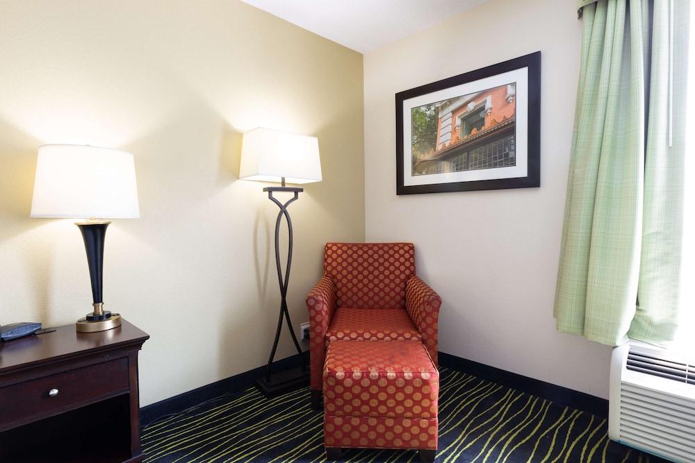 Hampton Inn Columbia I-26/Harbison Blvd Exterior foto
